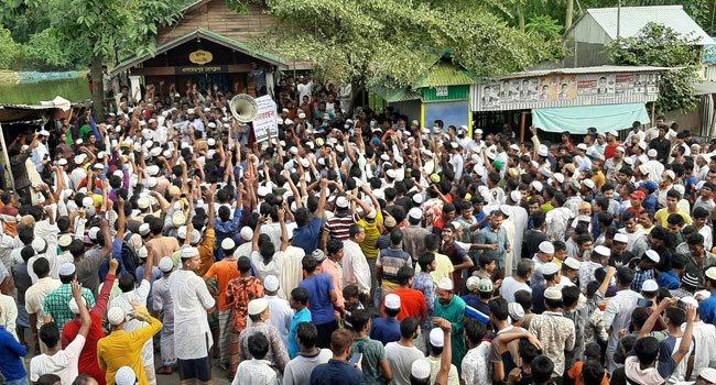 মহানবীর (স.) ব্যঙ্গচিত্র প্রদর্শনের প্রতিবাদে এনায়েতপুরে বিক্ষোভ ও সমাবেশ
