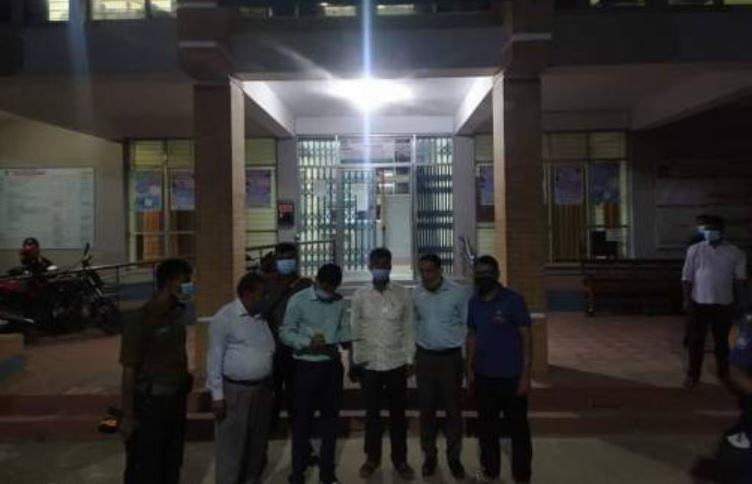 চাচাকে বাবা বানিয়ে মুক্তিযোদ্ধা ভাতা উত্তোলন, যুবক আটক