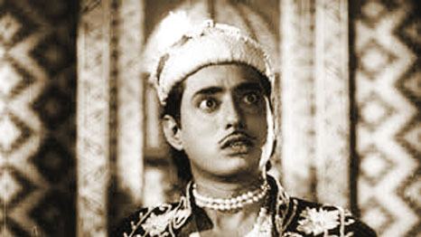 দুটি গুরুত্বপূর্ণ চরিত্রের প্রথম ব্যক্তি ছিলেন তিনি