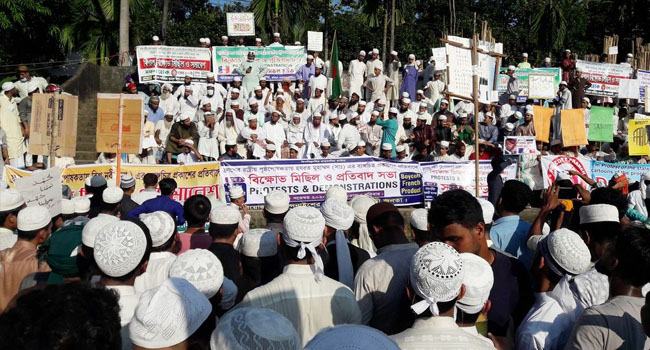 ফ্রান্সে বিশ্বনবী (সা.) এর ব্যঙ্গচিত্র প্রদর্শন ও কটুক্তির প্রতিবাদে বিক্ষোভ ও সমাবেশ