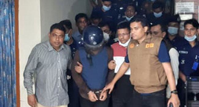‘আকবরের ফাঁসি চাই’ স্লোগানে মুখর আদালত চত্বর