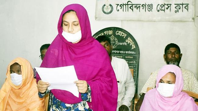 স্বামীর নির্যাতনের প্রতিবাদে অন্তঃসত্ত্বা গৃহবধূর সংবাদ সম্মেলন