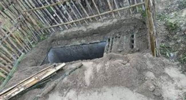 ঈশ্বরদীতে কবর থেকে লাশের মাথা চুরি