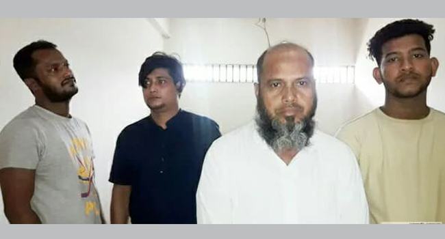 সিদ্ধিরগঞ্জে মসজিদের মাইকে ঘোষণা দিয়ে পুলিশের উপর হামলা