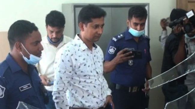 নারায়ণগঞ্জে পাসপোর্ট অফিসে  ভাংচুর, কানাডা প্রবাসী আটক