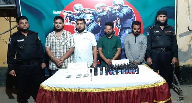 স্কুলব্যাগে ফেনসিডিল, দামি জীপসহ আটক ৪