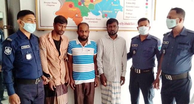 চালককে মারধর করে অটো ছিনতাইয়ের সময় আটক ৩