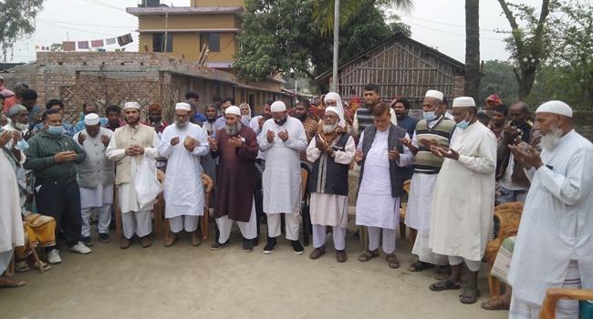 চাঁপাইনবাবগঞ্জে ট্রলি দুর্ঘটনায় হতাহতের স্বজনের পাশে অধ্যাপক মুজিবুর রহমান