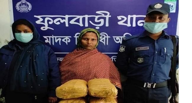 ৮ কেজি গাঁজাসহ নারী মাদক কারবারি আটক