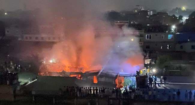 ফতুল্লায় ভয়াবহ আগুনে পুড়ে গেছে ২৫টি ঘর
