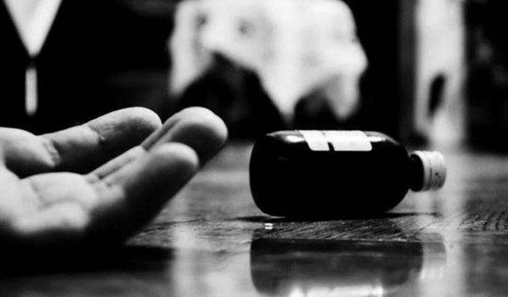মায়ের সাথে অভিমান করে আত্মহত্যা