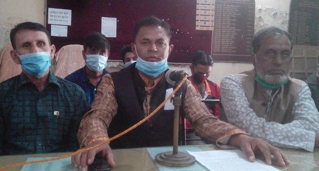 আওয়ামী লীগের সভায় ছাত্রলীগ নেতার হামলা : প্রতিবাদে সংবাদ সম্মেলন