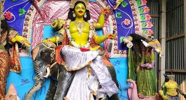 সিরাজদিখানে প্রতিপক্ষকে ফাঁসাতে মন্দিরের প্রতিমা ভাংচুর