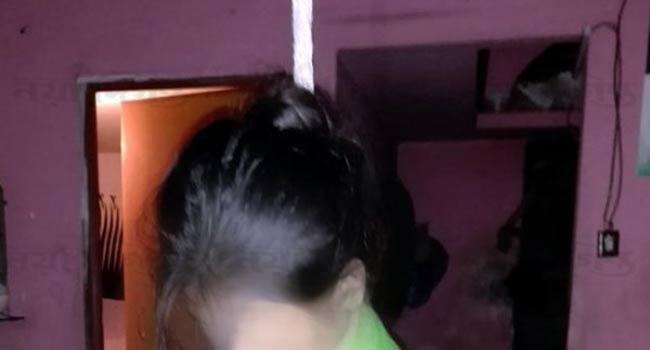 পারিবারিক কলহের জেরে কলেজছাত্রীর আত্মহত্যা