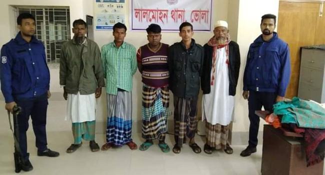 লালমোহনে ওয়ারেন্টভুক্ত আসামি গ্রেফতার