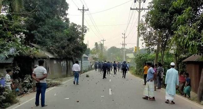 আড়াইহাজারে ম্যাজিস্ট্রেট ও পুলিশসহ আহত ২০