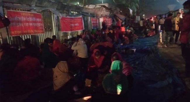 তাজরিন শ্রমিকদের টানা ৮০ দিনের অবস্থান শেষ হলো পুলিশের পিটুনীতে