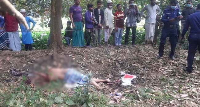 গলা কেটে হত্যার পর মাথা নিয়ে গেল ঘাতকরা