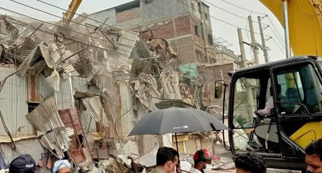 বুড়িগঙ্গা তীরে হাজী সেলিমের পেট্রোল পাম্পসহ ২৬৫ স্থাপনা উচ্ছেদ