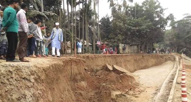 গাজীপুরে বিকট শব্দে দেবে গেছে ৪ হাজার বর্গফুট এলাকা, আতঙ্কে স্থানীয়রা
