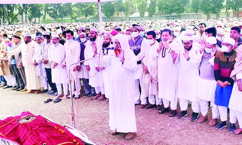 পিতার কবরের পাশে চৌধুরী কামাল ইবনে ইউসুফের দাফন