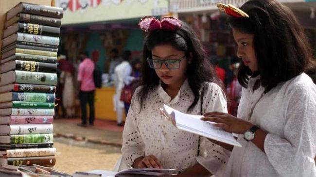 বাংলা একাডেমির ভার্চুয়াল বইমেলার সমালোচনায় লেখক ও প্রকাশক