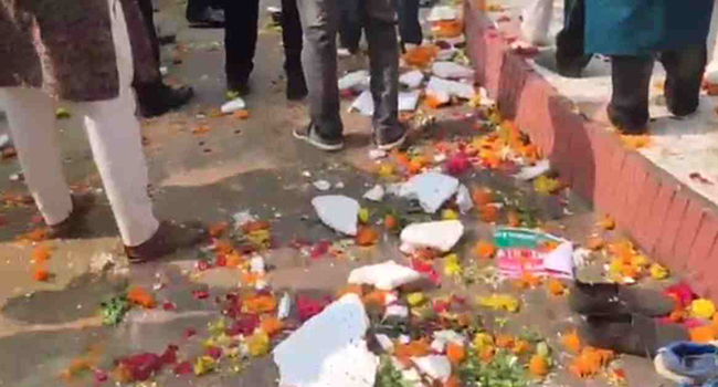 ইবিতে বিজয় দিবসের শ্রদ্ধাঞ্জলিস্থলে কর্মকর্তাদের সংঘর্ষ