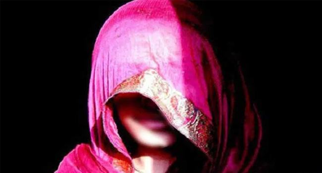 প্রেমিকের সাথে দেখা ও উপহার নিতে গণধর্ষণের শিকার প্রবাসীর স্ত্রী