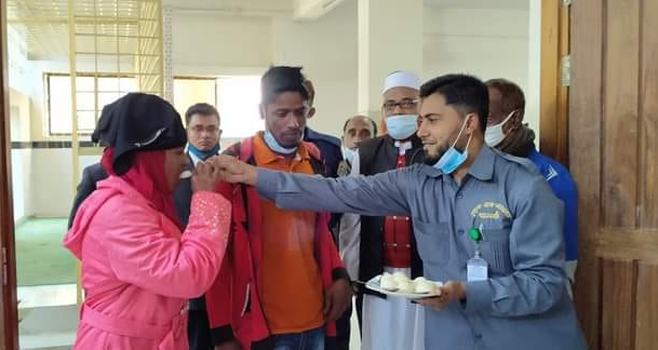 প্রেমিকাকে ধর্ষণ, আদালত চত্বরে বিয়ে