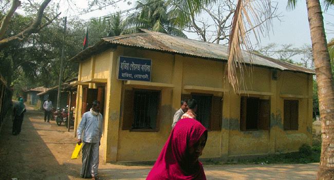 দেড় যুগেও উন্নয়নের ছোঁয়া লাগেনি হাতিয়া পৌরসভায়