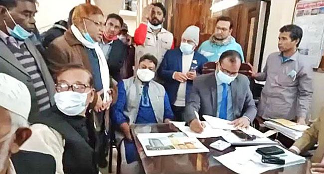নৌকা প্রার্থীর মনোনয়নপত্র দাখিলে উপস্থিত এমপি!