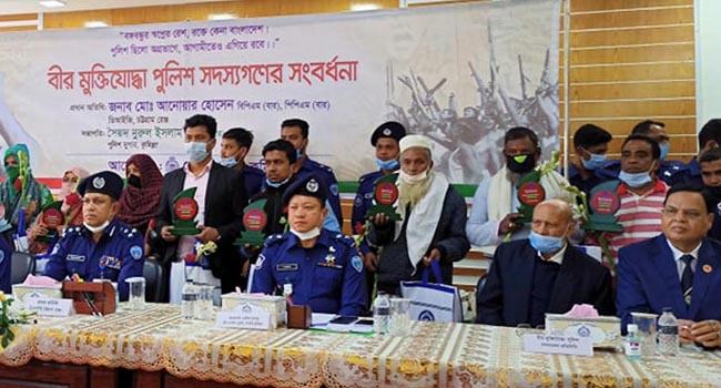 কুমিল্লায় বীর মুক্তিযোদ্ধা পুলিশ সদস্যদের সংবর্ধনা