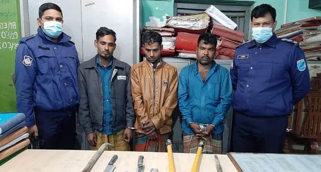 মানিকগঞ্জে ডাকাতির প্রস্তুতিকালে চার যুবক আটক