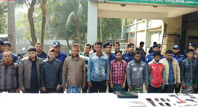 ফরিদপুরে লুট হওয়া মালামালসহ ১০ ডাকাত আটক