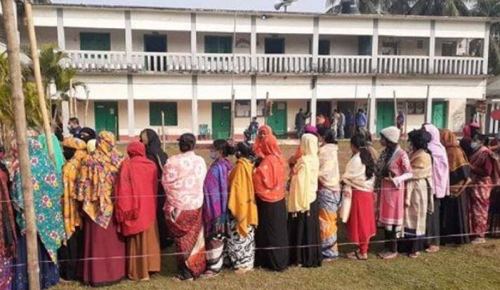 কেন্দ্র থেকে বিদ্রোহী প্রার্থীর এজেন্ট বের করে দেয়ার অভিযোগ