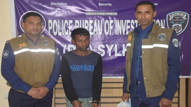 চলন্ত বাসে কলেজছাত্রী ধর্ষণ চেষ্টা মামলায় হেলপার গ্রেফতার
