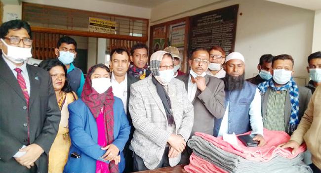 বালিয়াকান্দিতে ৭ শতাধিক অসহায়দের মাঝে শীতবস্ত্র বিতরণ