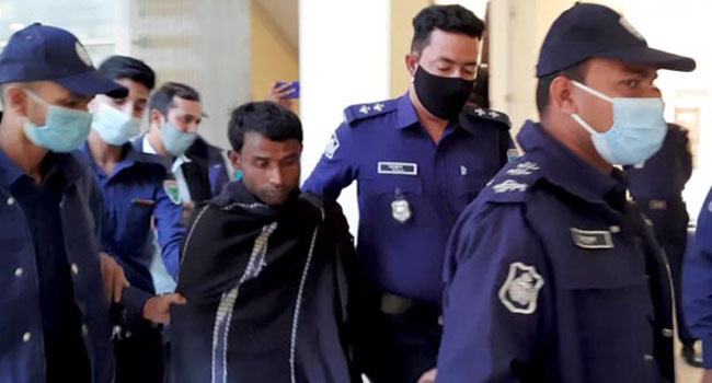 চলন্তবাসে কলেজছাত্রীকে ধর্ষণচেষ্টা : আদালতে আসামির স্বীকারোক্তিমূলক জবানবন্দি
