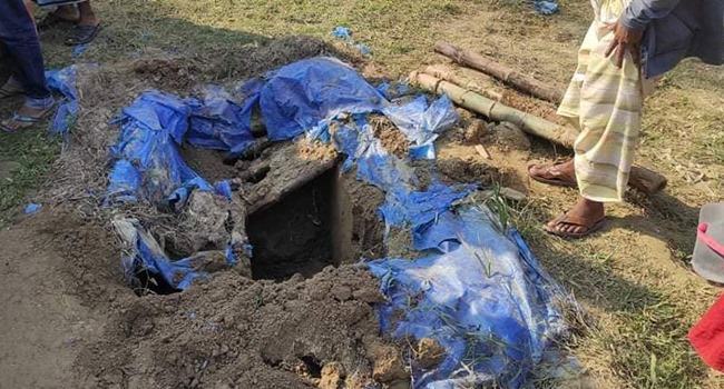 কবরস্থান থেকে গভীর রাতে ৬ কঙ্কাল চুরি