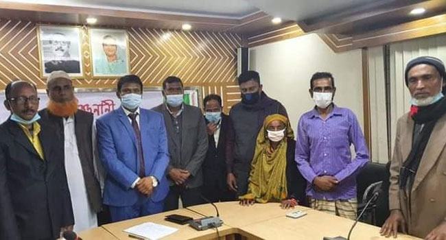 ভিক্ষুক রহিজা ফিরে পেলেন তার এক লাখ টাকা
