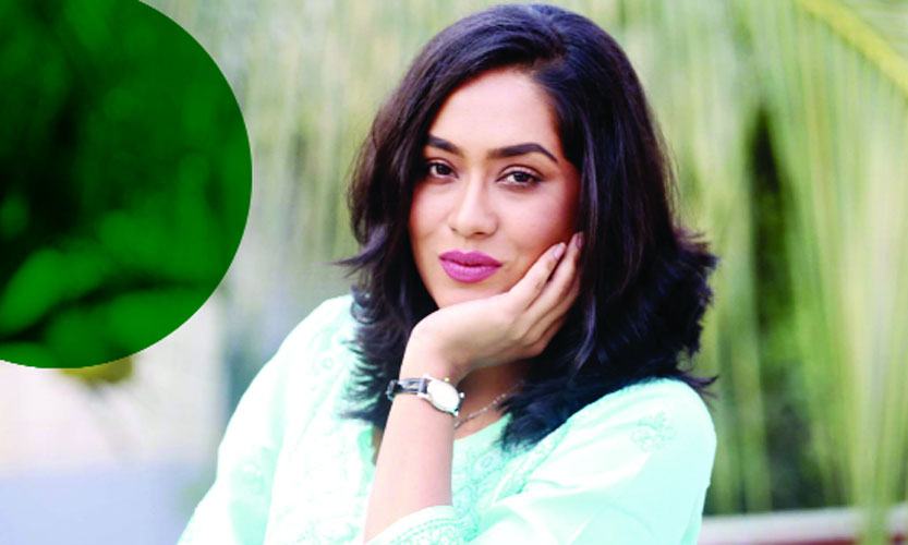 সিনেমা-নাটক সমানতালে মম