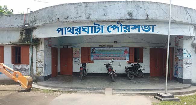 পাথরঘাটায় মেয়র প্রার্থীর বাড়িতে হামলা-ভাঙচুর, আহত ৫