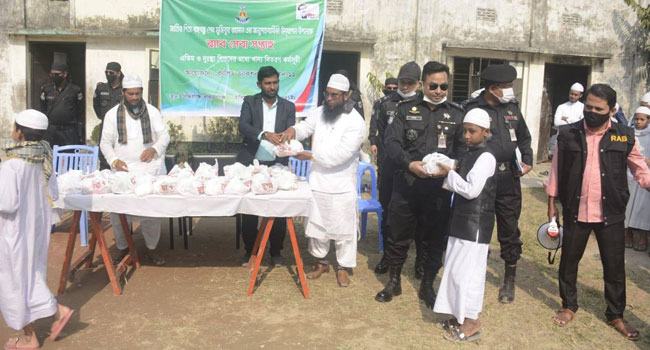 ৫ শতাধিক এতিম শিশুকে খাবার দিলো র‌্যাব-১১