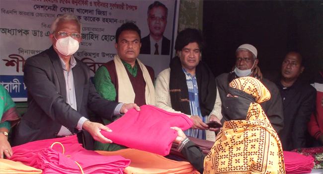 হাকিমপুরে শীতার্ত মানুষের পাশে বিএনপি