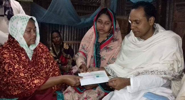 সড়ক দুর্ঘটনায় নিহত পরিবারের পাশে ব্যারিস্টার কায়সার কামাল