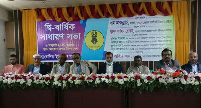 গণমাধ্যমকে স্বাধীনভাবে কাজ করতে দেয়া হচ্ছে না : এম আব্দুল্লাহ