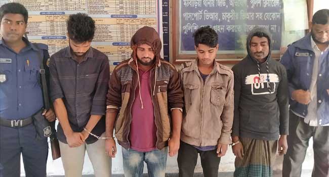 মঠবাড়িয়ায় মাদকসহ চার কারবারি আটক