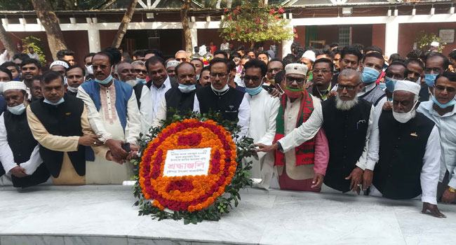 স্বদেশ প্রত্যাবর্তন দিবসে বঙ্গবন্ধুর সমাধিতে আওয়ামী লীগ ও সহযোগী সংগঠনের শ্রদ্ধা