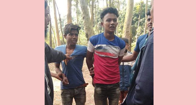চুরির অপবাদে দুই ছাত্রকে গাছে বেঁধে নির্যাতন