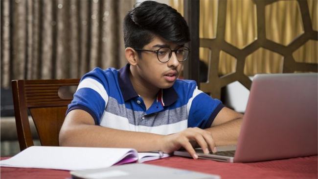 আপনার সন্তানের ইন্টারনেট ব্যবহার নিয়ন্ত্রণে আনার ৭টি উপায়